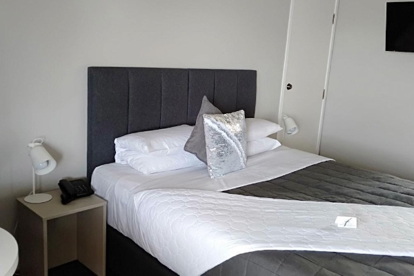 Albatross Motel (Westshore)